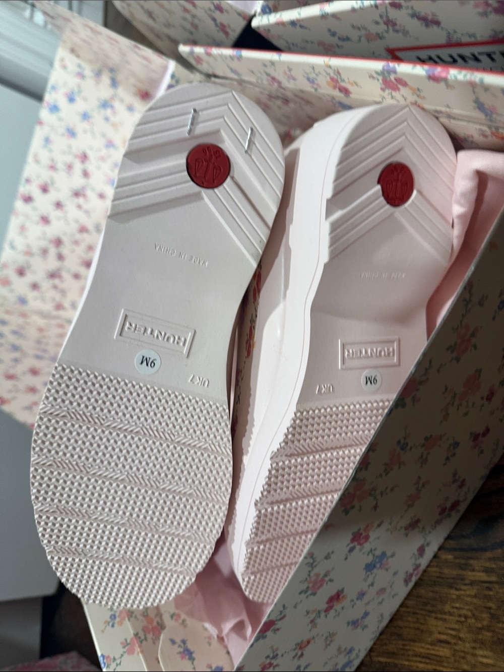 Hunter x Love shack fancy Floral Rain Boots - White with Pink & Blue Flowers - Picture 4 of 9